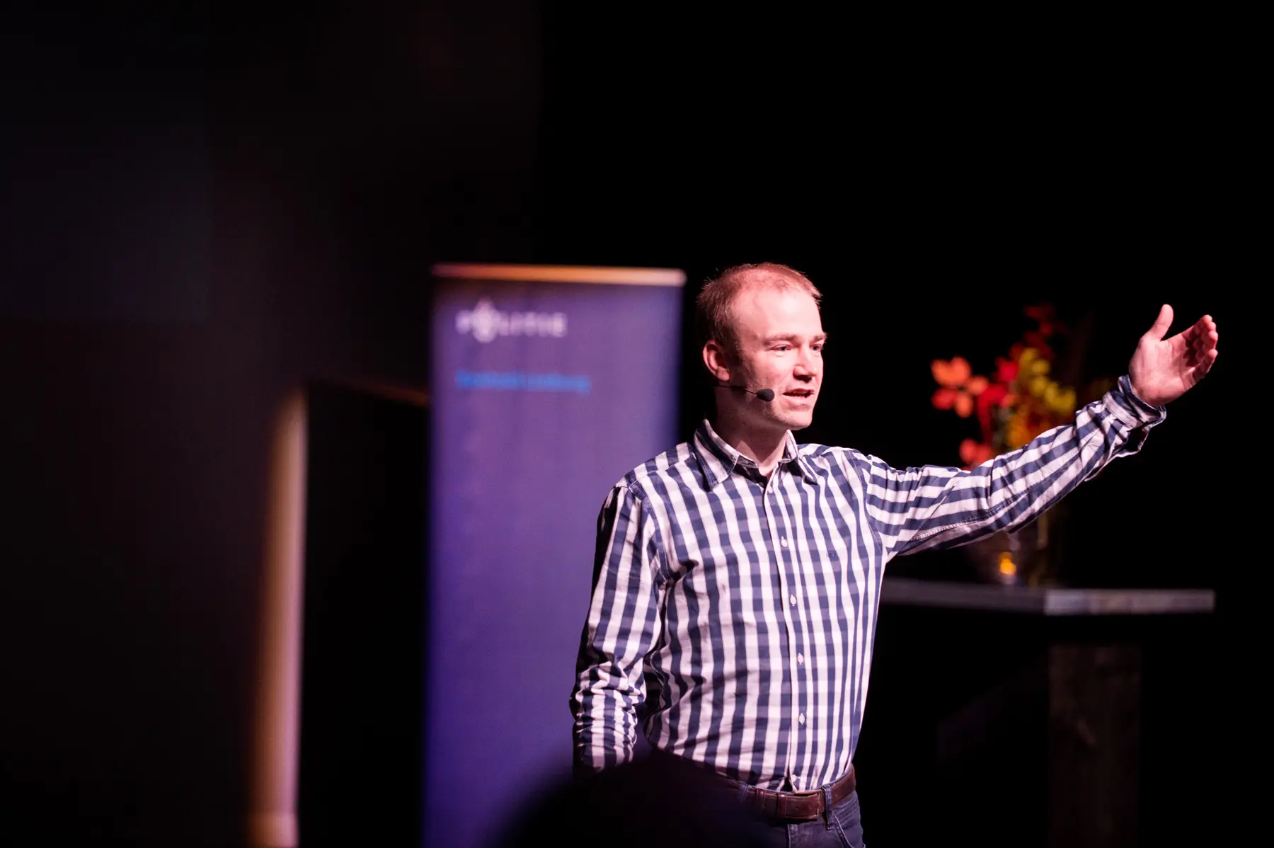 Wouter Parent tijdens een lezing over cybercrime en bestuurlijke cyberweerbaarheid